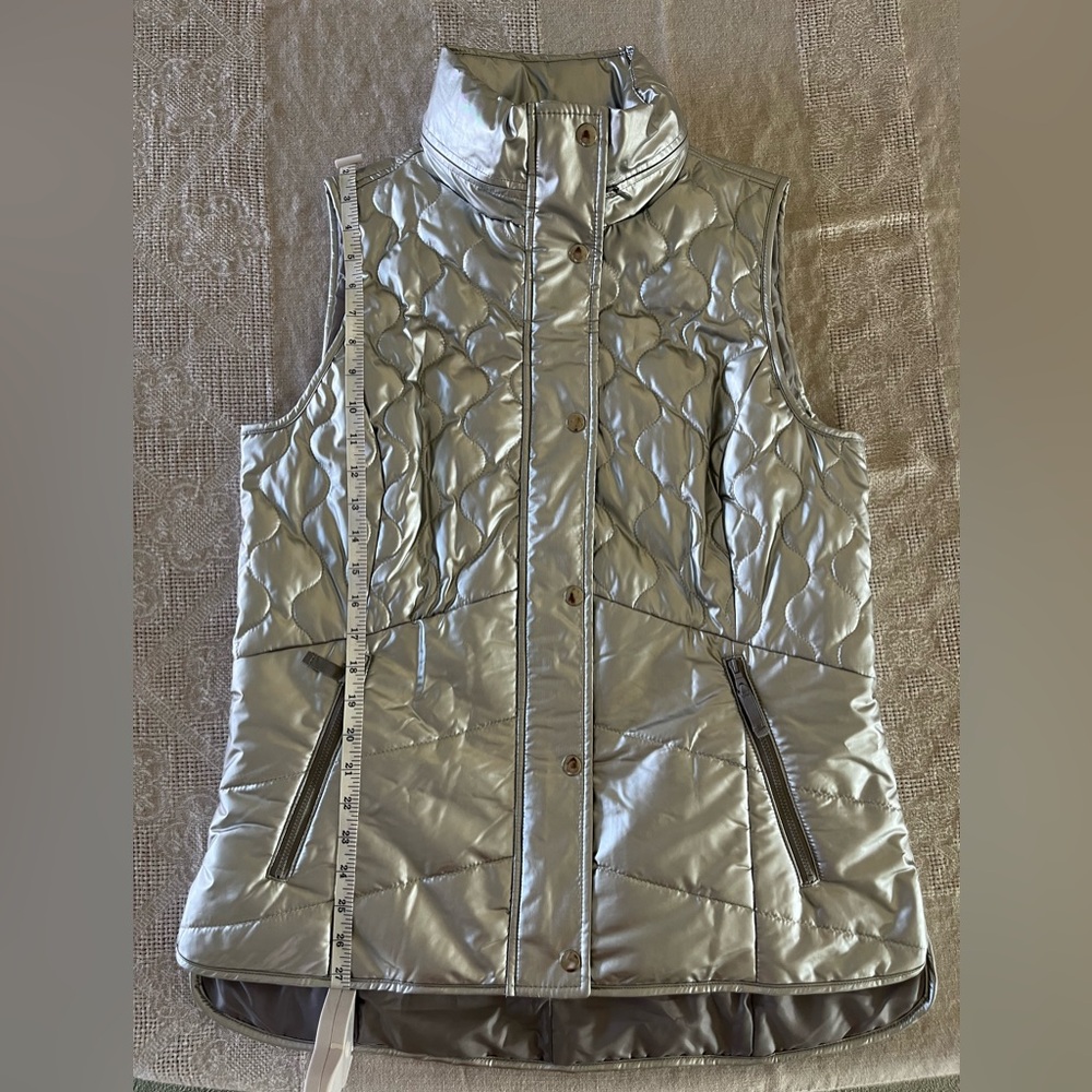 T by Talbots Silver Metallic Quilted Puffer Vest Women’s Size M Snap Zip Hood - Picture 7 of 7